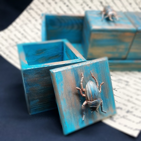 Turquoise & Gilded Beatles Three Box Shelf - Picture 2 of 6